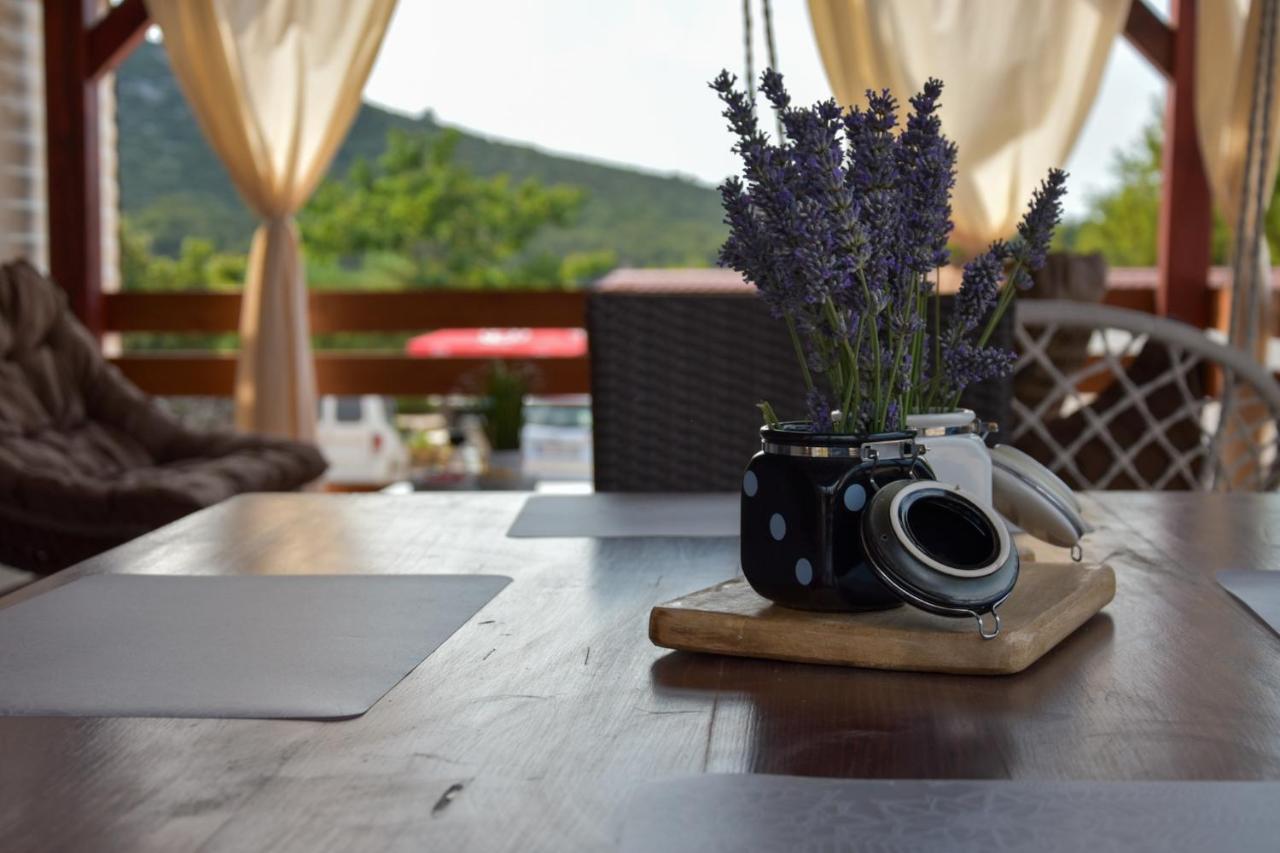 Mobile Home Tomic Tisno Exterior photo