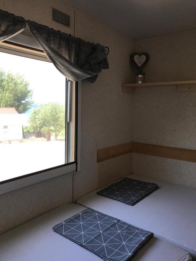 Mobile Home Tomic Tisno Exterior photo